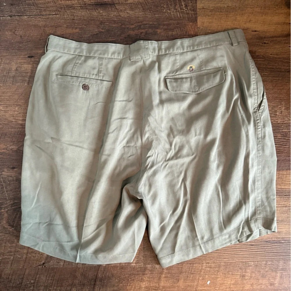 Tommy Bahama Silk Khaki Short 42 - Picture 2 of 4